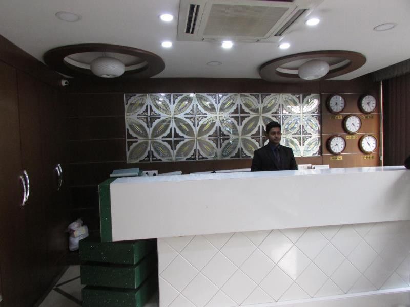 Hotel Emerald Колката Екстериор снимка