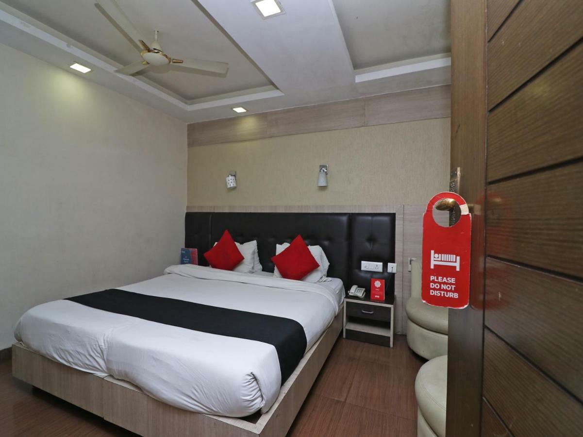 Hotel Emerald Колката Екстериор снимка