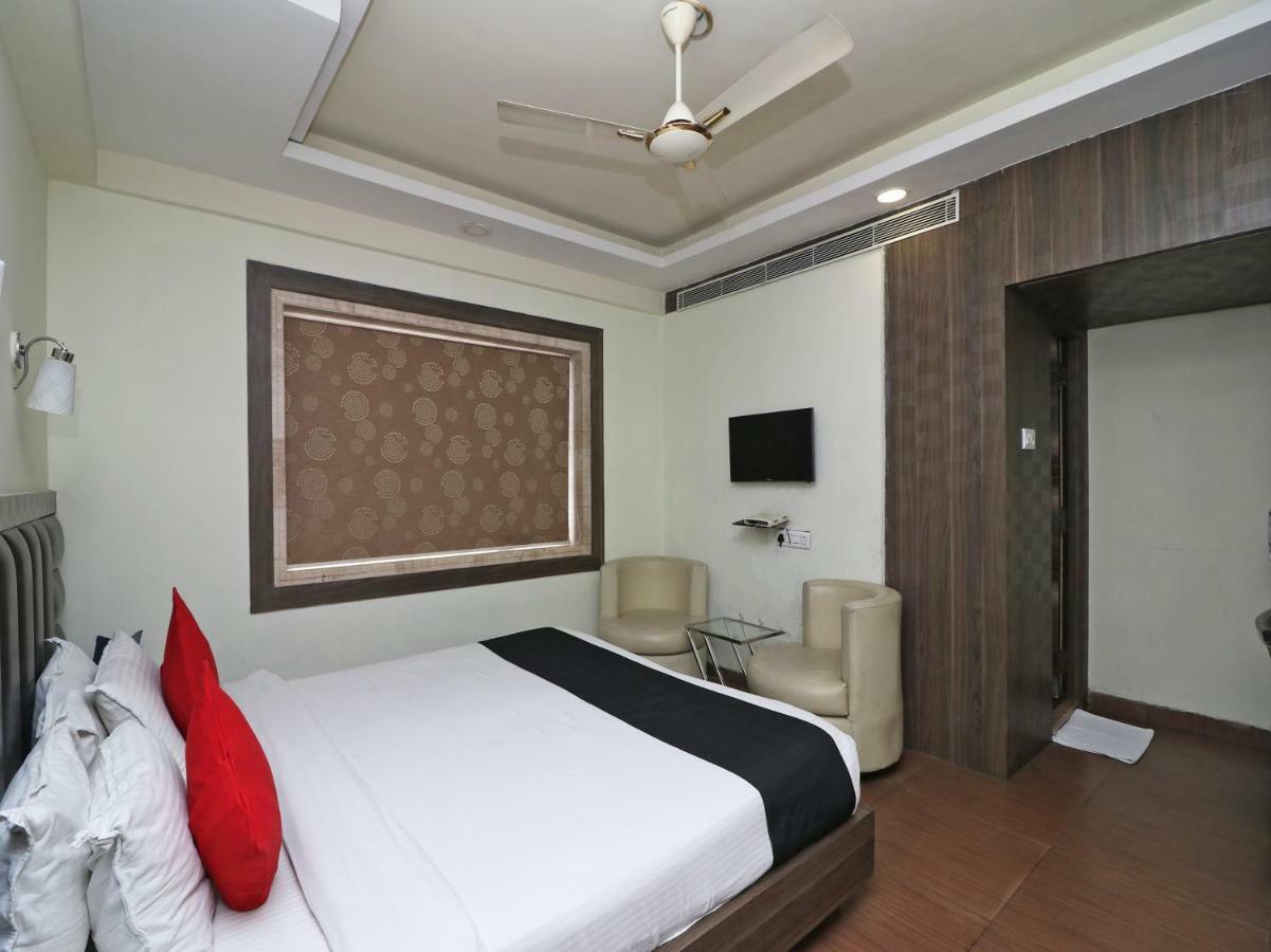 Hotel Emerald Колката Екстериор снимка