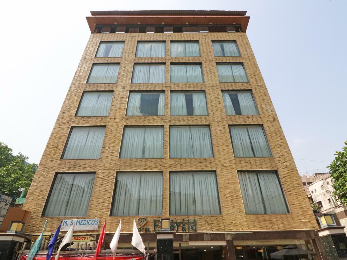 Hotel Emerald Колката Екстериор снимка