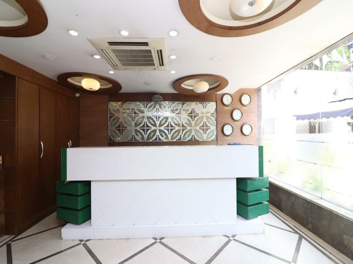 Hotel Emerald Колката Екстериор снимка
