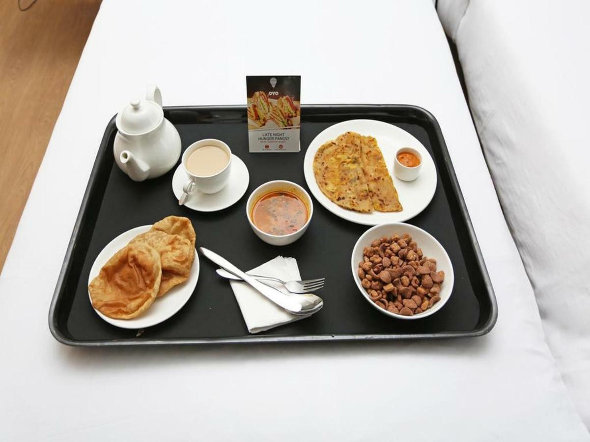 Hotel Emerald Колката Екстериор снимка