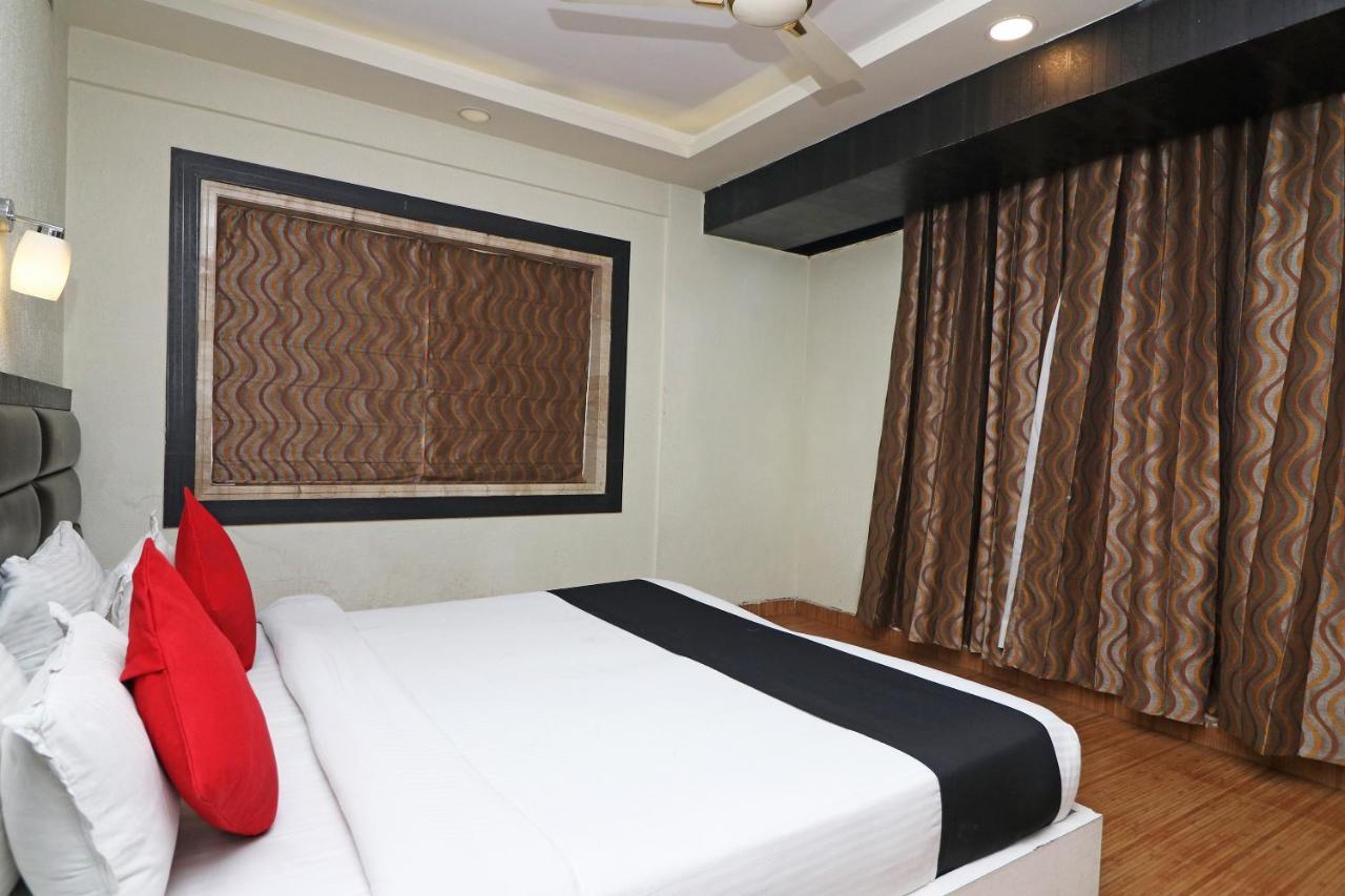 Hotel Emerald Колката Екстериор снимка