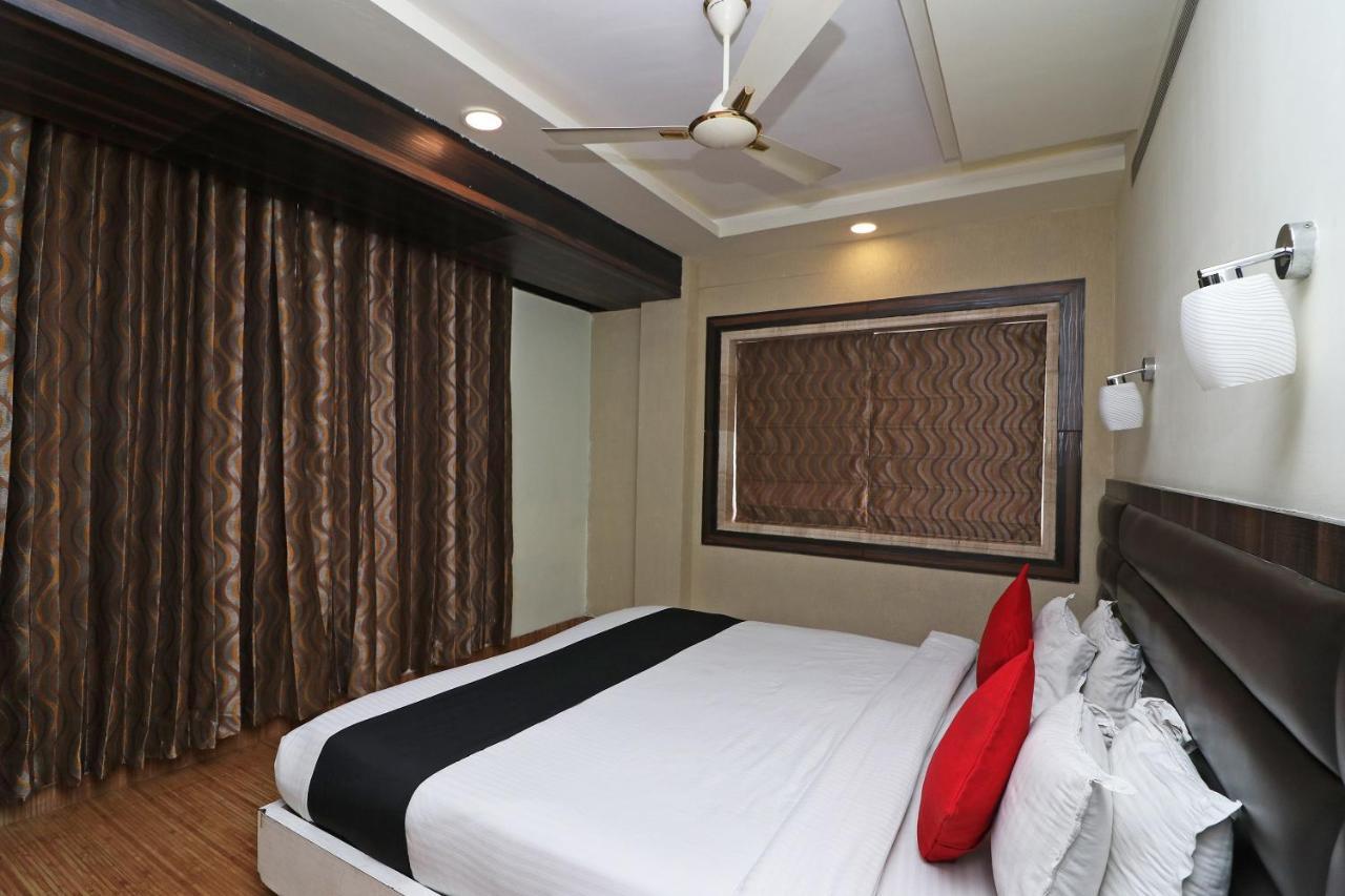 Hotel Emerald Колката Екстериор снимка
