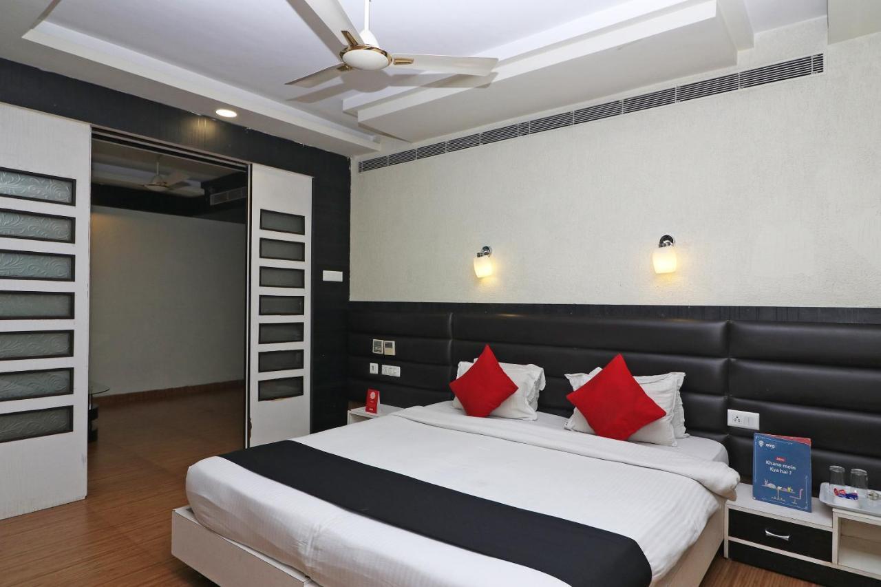 Hotel Emerald Колката Екстериор снимка