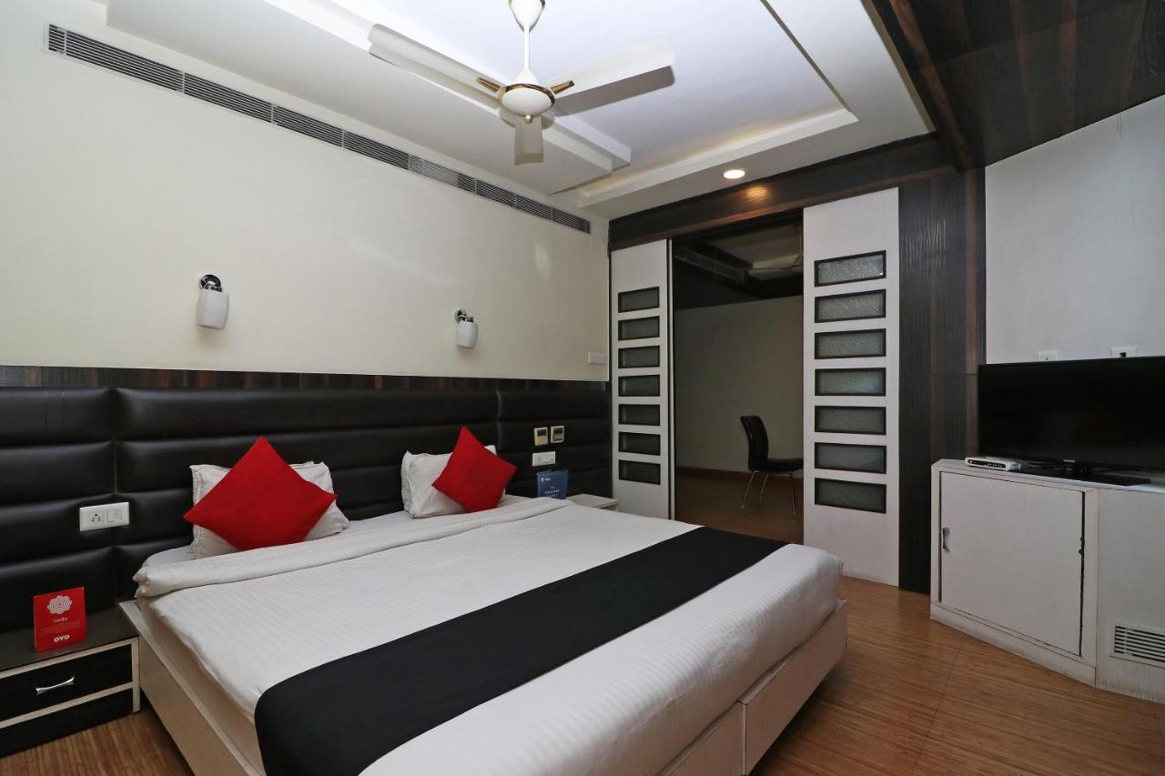 Hotel Emerald Колката Екстериор снимка