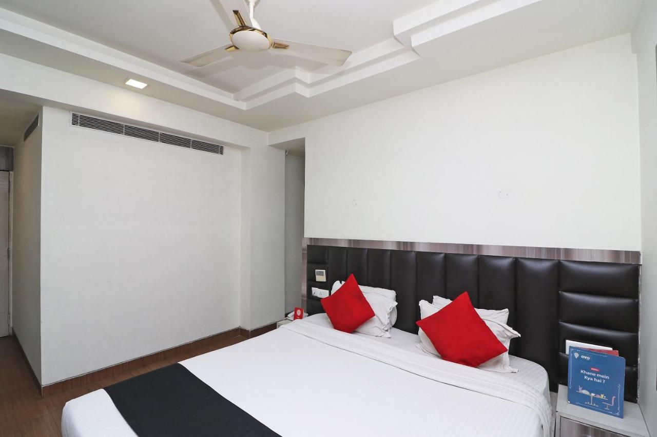 Hotel Emerald Колката Екстериор снимка